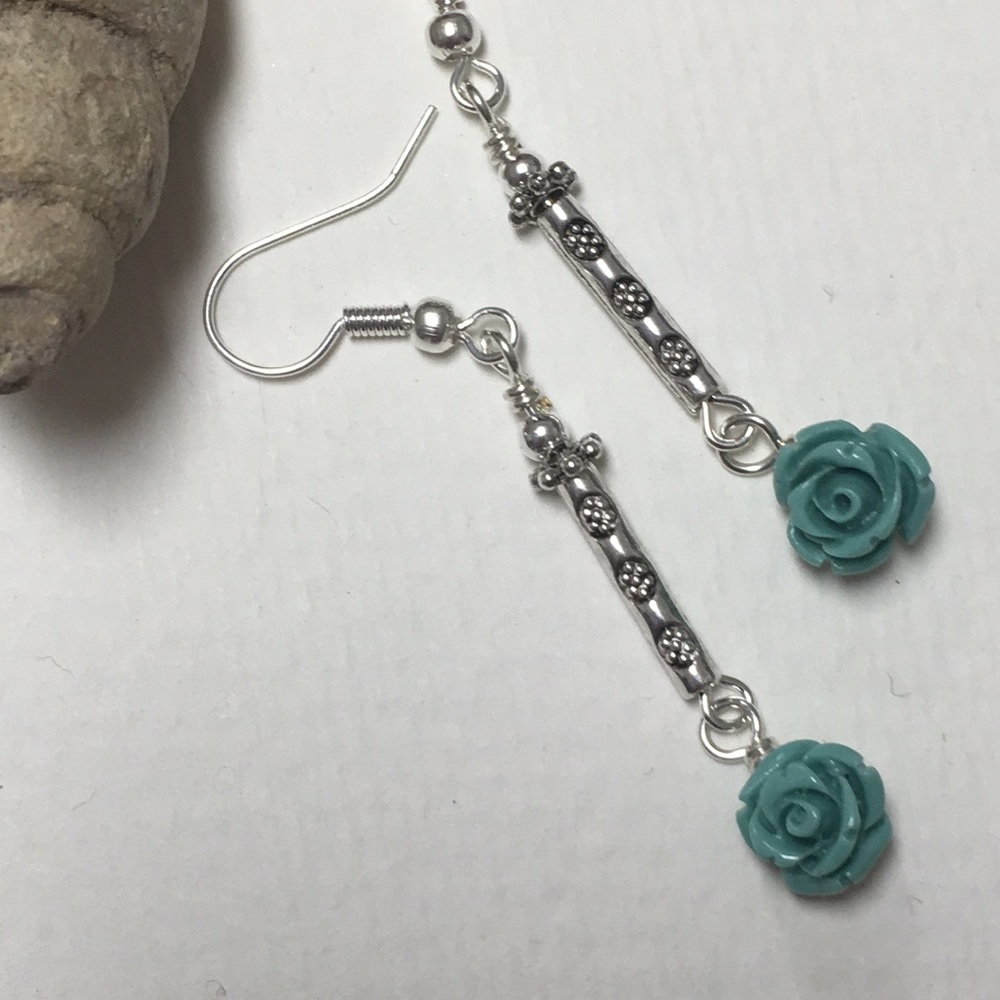 Resin turquoise rose earrings silverplated beads - Picture 7 of 8